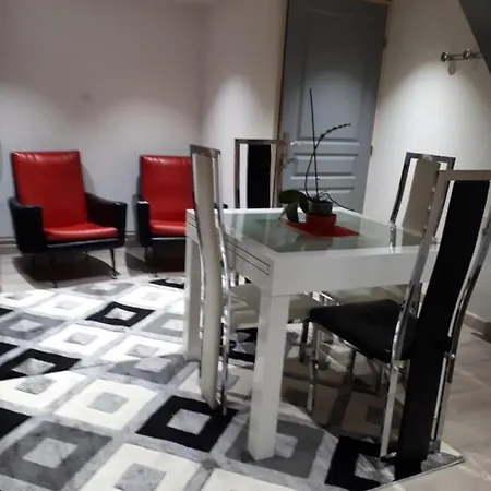 Au Paradis Des Crins Avec Un Studio Rez De Chaussée Jardin Et Studio En Duplex Avec Terrasse Appartement *