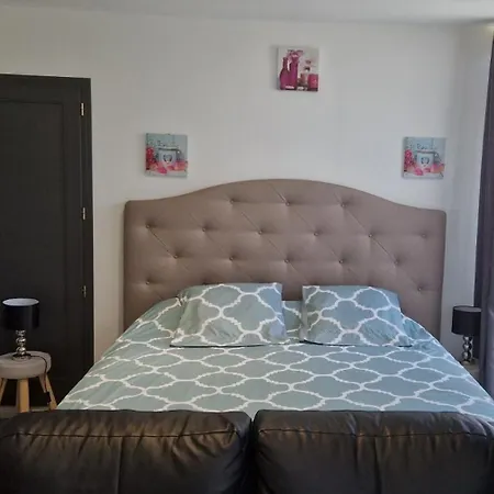 Au Paradis Des Crins Studio Rez De Chaussee Avec Jardin Et Un Autre Studio En Duplex Avec Terrasse